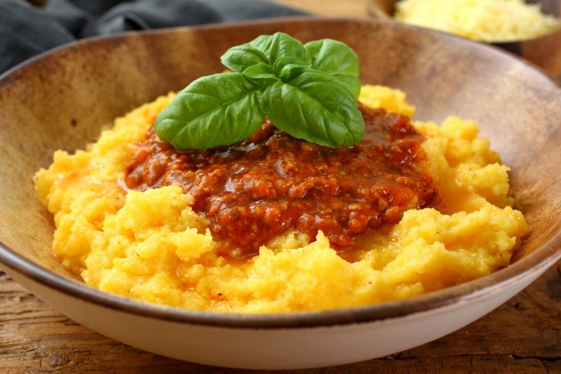 Polenta com carne