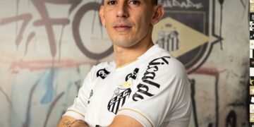 Santos renova com Escobar