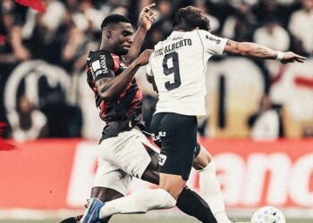 Corinthians empata com Athletico-PR em jogo truncado