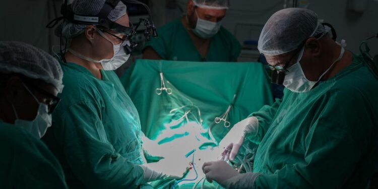 Diretor-geral da OMS acompanhado do presidente Lula em visita ao Hospital Federal do Andaraí