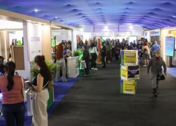 Público visita a ExpoT&C, maior feira científica da América Latina durante a SBPC, na UFF, Niterói (RJ).