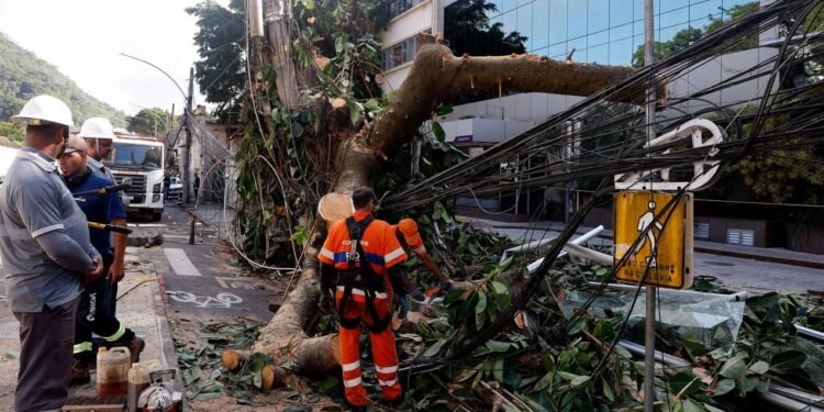 Estragos em Botafogo causados por vento forte