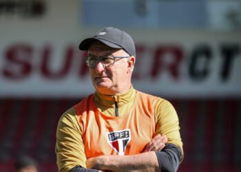 São Paulo treina bolas paradase foca em jogos-treino