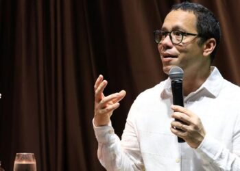 Lançamento do livro Coração Sem Medo durante o Flipelô