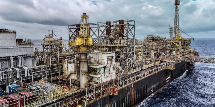 Trabalhadora na plataforma P-67, Bacia de Santos