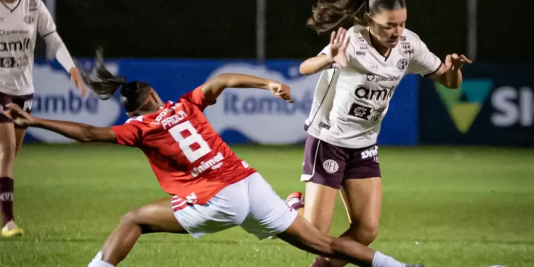 Ferroviária e Bahia se classificam às quartas do Brasileirão Feminino.