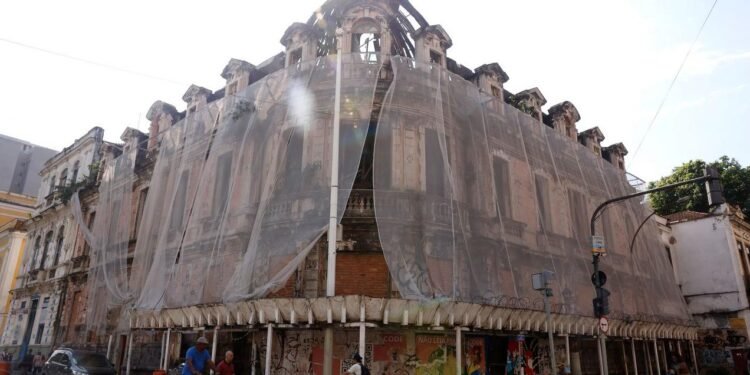 Palacete Imperial em estado de abandono