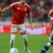 Jogadores do Internacional lamentam empate no Beira-Rio durante o Brasileirão.