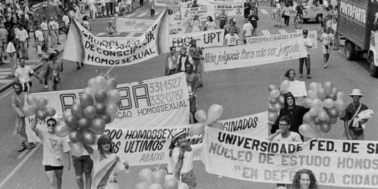 Exposição fotográfica sobre feminismo e LGBT+ baseada no acervo de Alice Oliveira.