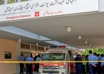 Imagem do incêndio no hospital em Islamabad