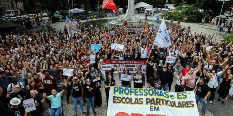 Protesto de professores no Largo do Machado, Rio de Janeiro.