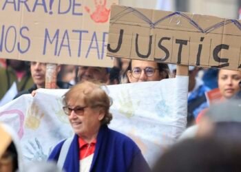 Pessoas participam do Grito dos Excluídos, manifestação no Dia da Independência.
