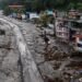 Deslizamento de terra após inundação no Nepal