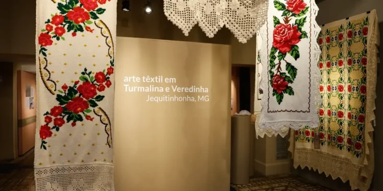 Apresentação da mostra de bordados do Jequitinhonha no Museu do Folclore Edison Carneiro.