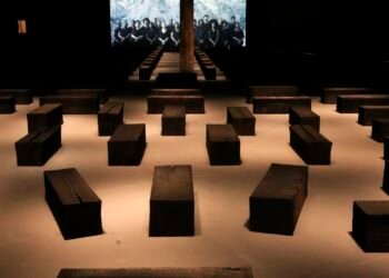 Instalação “O Barco” da artista Grada Kilomba no SESC Pompéia.