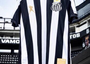 Santos lança coleção limitada de camisas inspiradas em Pelé