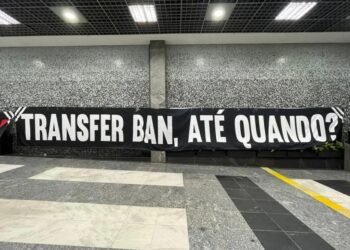 Corinthians tem protestos de organizadas pedindo saída de Stabile, Marcelo Paz e Memphis
