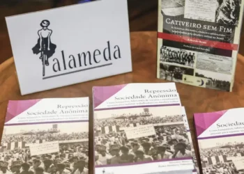 Eduardo Reina e Maria Angélica Ferrasoli durante o lançamento do livro em São Paulo.