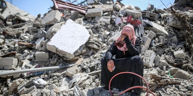 Pessoas vivem em condições difíceis em Gaza