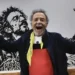 Tom Zé na exposição de 90 anos na Caixa Cultural