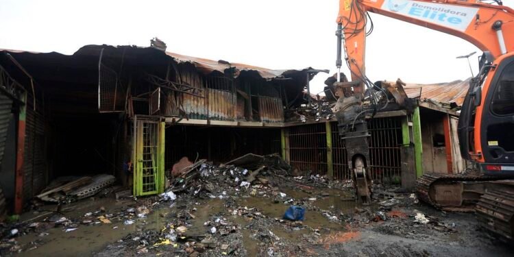 Obras no Ceagesp após incêndio.