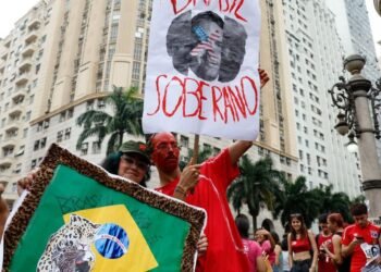 Candidato Flávio Bolsonaro em ato político em Goiânia
