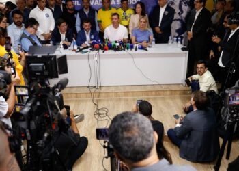 Douglas Ruas durante pronunciamento sobre retotalização de votos.