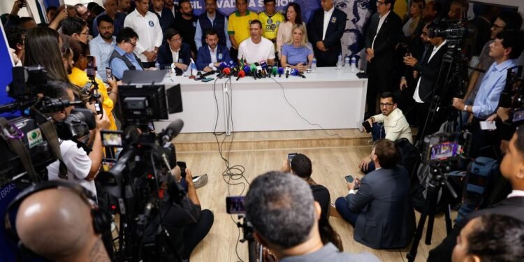 Douglas Ruas durante pronunciamento sobre retotalização de votos.