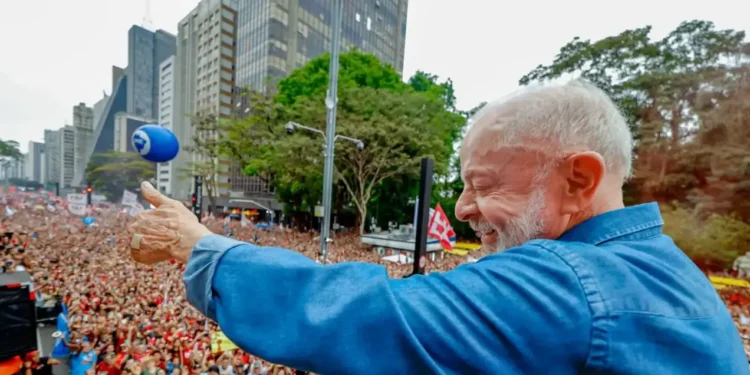 Ato pela reeleição de Lula na Avenida Paulista
