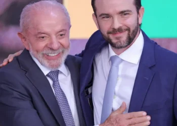 Presidente Lula anuncia medidas para microempreendedores individuais no Palácio do Planalto.