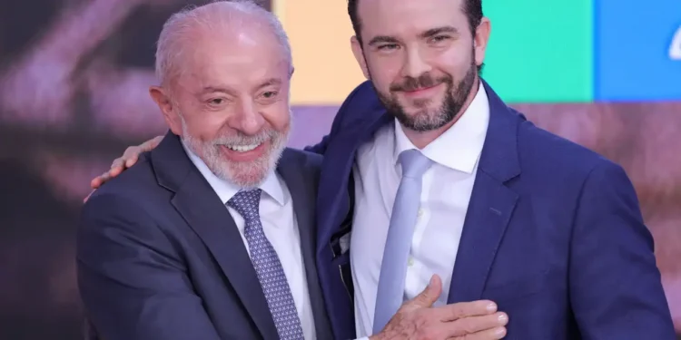 Presidente Lula anuncia medidas para microempreendedores individuais no Palácio do Planalto.