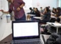 Professora Giovanna Macedo que aplicou IA em aula