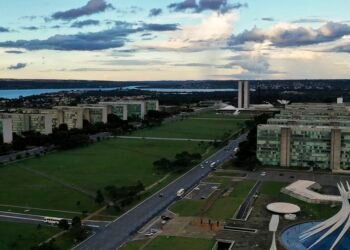 Brasília, CEASA-DF movimentada por consumidores