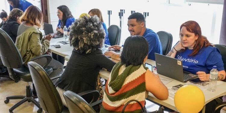 Cerca de 100 refugiados e migrantes participam do evento em São Paulo