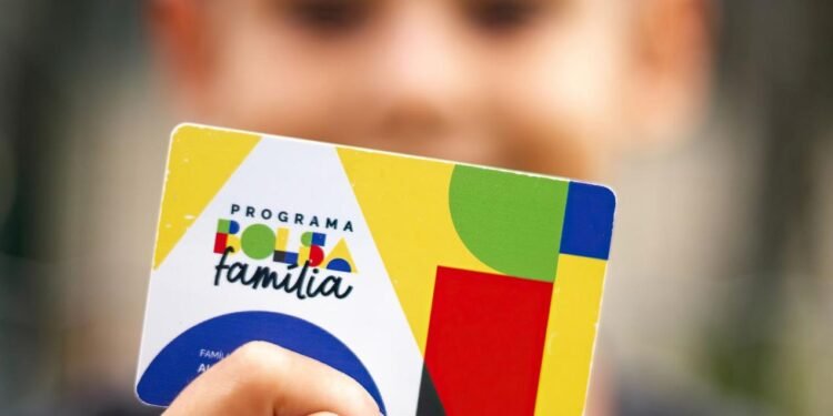Cortes em auxílios impactam economia local