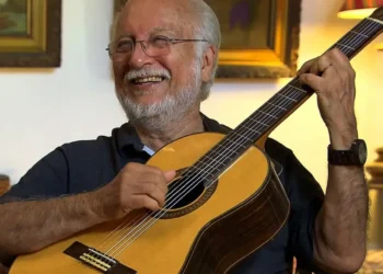 Roberto Menescal é homenageado no programa Cena Musical
