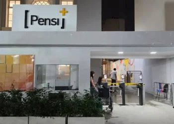 Descontentamento em seção eleitoral durante as eleições 2026.