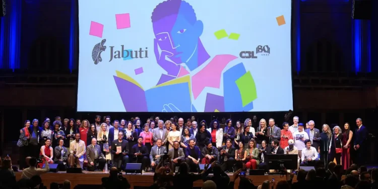 Ruy Castro durante a cerimônia do Jabuti 2026