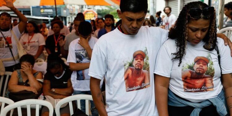 Mães em protesto no Complexo da Penha após a Operação Contenção