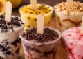 Sorvete caseiro cremoso em copinhos