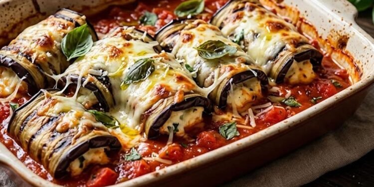 Rolinhos de berinjela com molho marinara